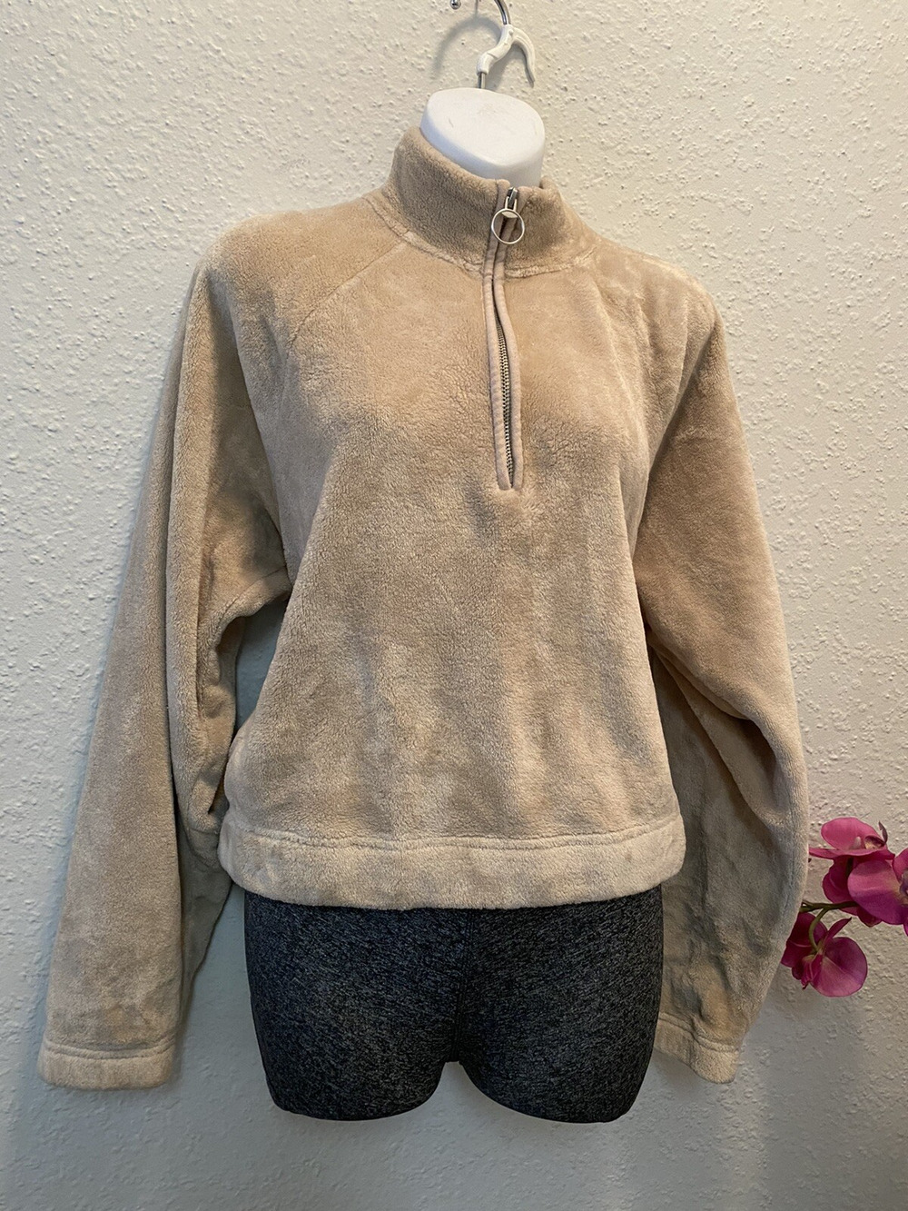 VINTAGE Hollister Women's Beige Faux Fur Sweater Soft Winter Fall Comfty M